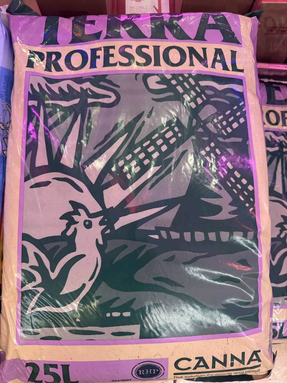 CANNA TERRA PROFESIONAL 25LITROS